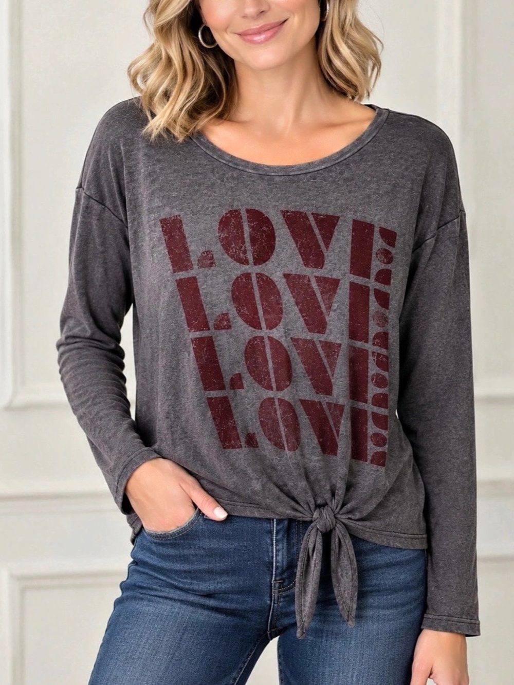 Long Sleeve Love Graphic Top in Gray & Red Like New